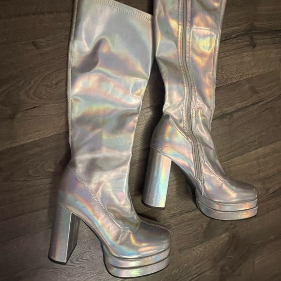 Holographic Platform Knee-High Gogo Boots - Picture 4 of 9